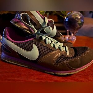 Nike Fashion Sneakers Women’s Size 7